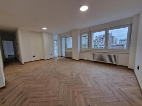 Renoviran trosoban stan Rotkvarija