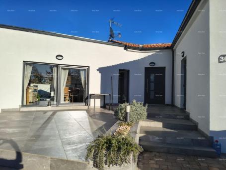 Kuća Samostojeća prizemnica s bazenom! Sa velikom okućnicom od 2000 M2. 