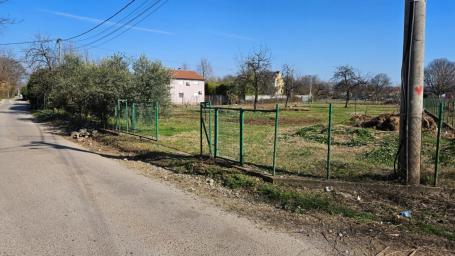 Izdaje se plac od 1800m2 - Donja Gorica