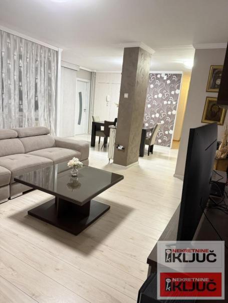 LIMAN 4, 78m2, Trosoban, Delimično renoviran
