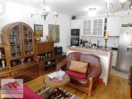MALA VAGA, NOVOGRADNJA 67M2, 2. SPRAT, CENTR. GREJANJE(KALORIMETAR)-127.000 E