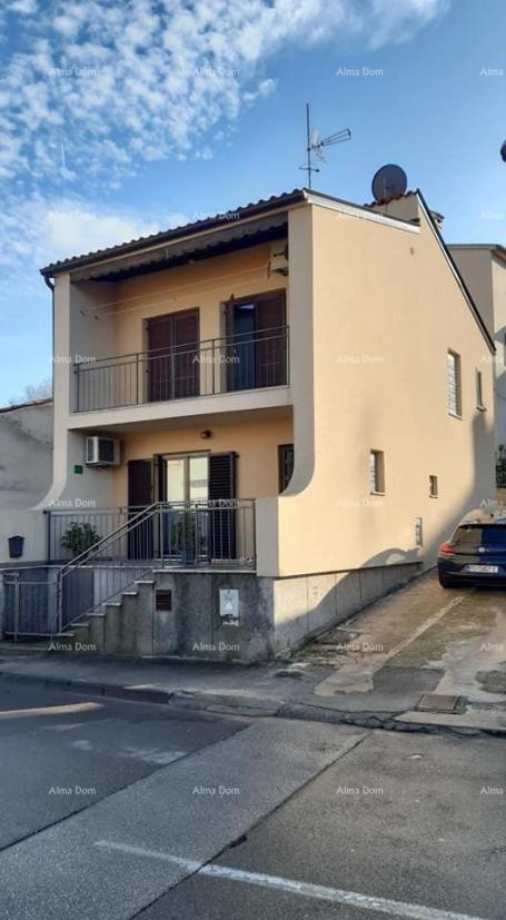 House House for sale in Pula.