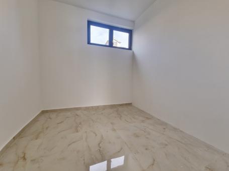Izdavanje poslovnog prostora 68m² sa tri parking mesta – Centar Budve, Bulevar