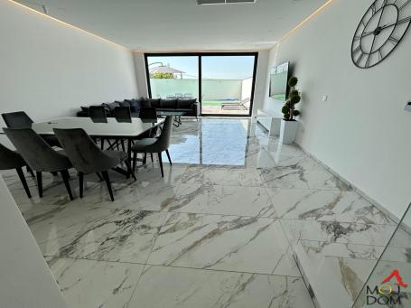 SREMSKA KAMENICA - SREMSKA KAMENICA - IZDAVANJE NEKRETNINA - 180 m2 - 2,100€