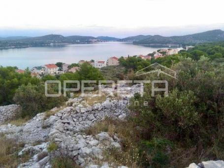 Građevinsko zemljište s pogledom na more – Betina, 150 m od obale!