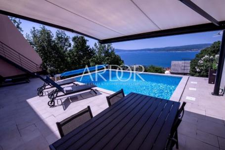 Crikvenica, kuća sa panoramskim pogledom i bazenom