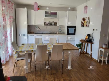 Istra , Novigrad , Penthouse 120m2 , krovna terasa 150m2 , pogled na more , 500m od mora
