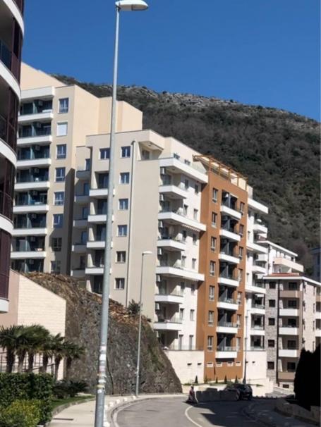 Modern 2-Bedroom Apartment for Sale in Bečići (Budva)