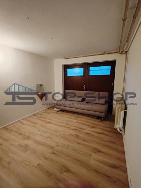 Klinča Sela, Repišće, Kuća za radnike, max 25 osoba, 252m2