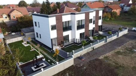 Stan Surčin 133m2, u dva nivoa u novoizgrađenoj lux zgradi sa 3 zasebna ulaza