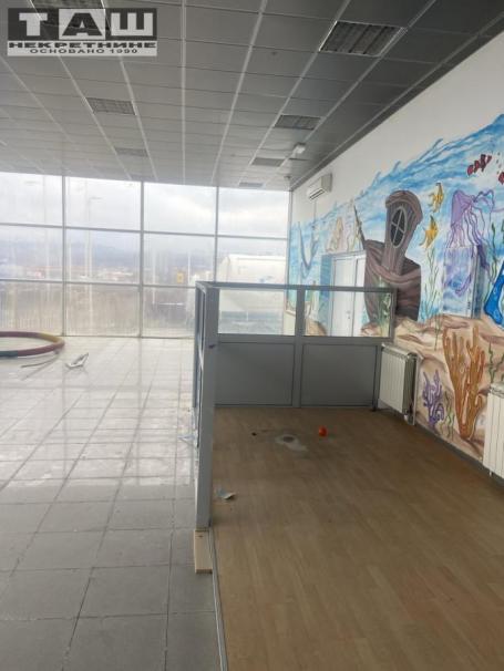 POSLOVNI PROSTOR U BLIZINI ŠUMADIJA SAJMA