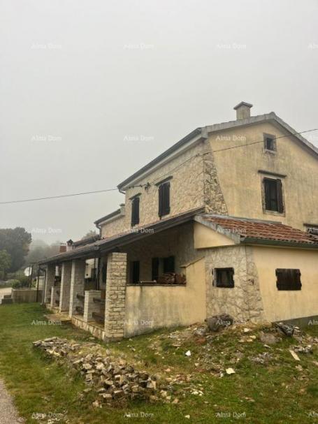House For sale: Family house in a quiet area near Labin.