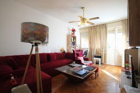 Split, Bol, prodaja trosoban stan 68,60 m2, 1. kat