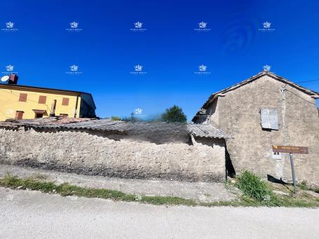 Istra, Buje, Momjan, vieille maison istrienne de 107m2 à rénover, électricité, eau, 75 000 €, parcel