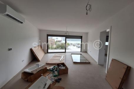 Novi apartman u prvom redu Poljica