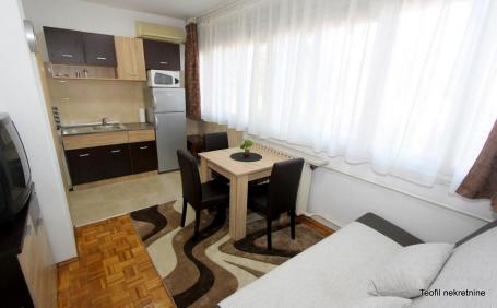 NOVI BEOGRAD STARI MERKATOR 35m2 , 500e
