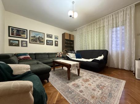 Jednoiposoban stan, 50m2 Trg Pavla Stojkovića