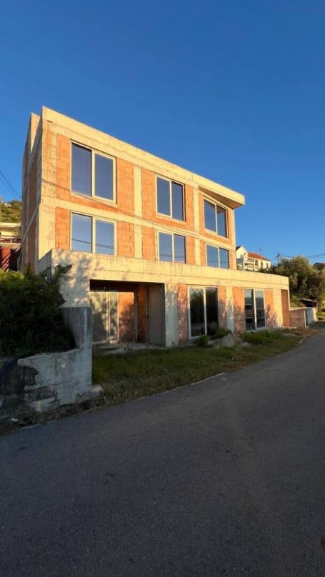 Prodaja, Kuća, 240m2 , Tivat