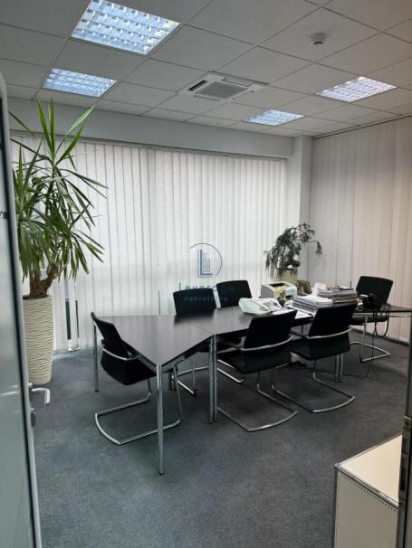 Poslovni prostor, Bulevar Zorana Đinđića, 143m2