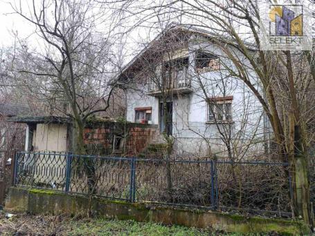 Vikendica za renoviranje na Đurđevom brdu na dobroj lokaciji