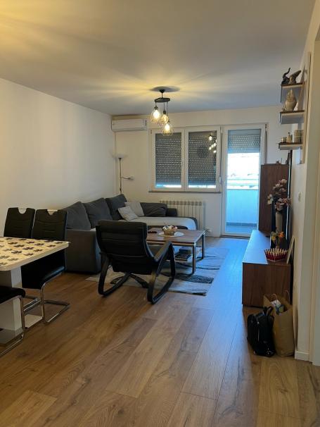 Karaburma dvosoban uknjižen namešten stan