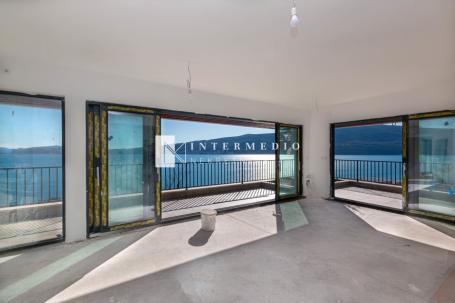 Exclusive Penthouse with Panoramic Sea & Lovćen Views – Bijela