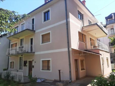 Na prodaju - Prvi sprat kuće u centru grada 