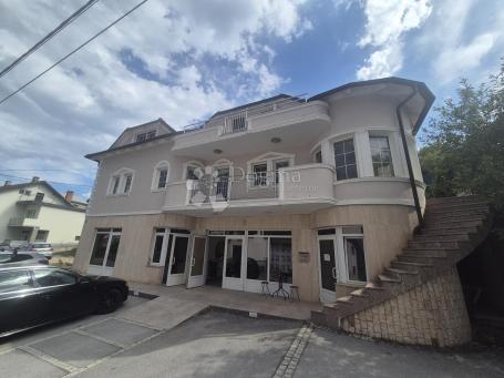 Kompletno renoviran poslovni prostor u prizemlju zgrade nadomak centra Krapine!