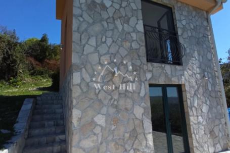 Kuća u mediteranskom stilu sa velikim placem