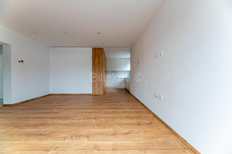 Prodaja, Mlinovi, stan površine 152 m2, terasa, vrt, garaža, parking