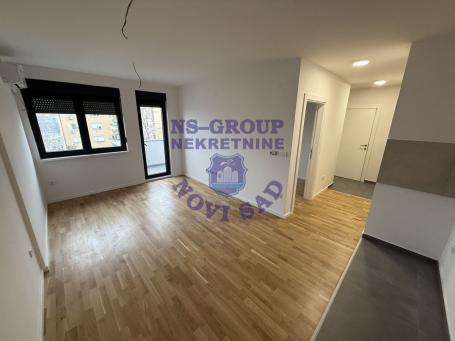U NOVOGRADNJI na trećem spratu zgrade na Grbavici 