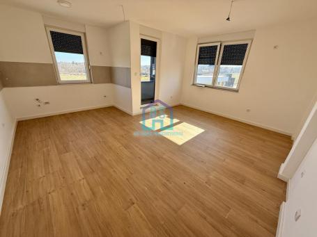 Odličan troiposoban stan sa PDV-om