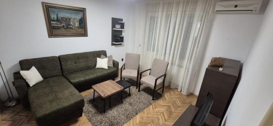 Lep dvosoban stan u pešačkoj zoni