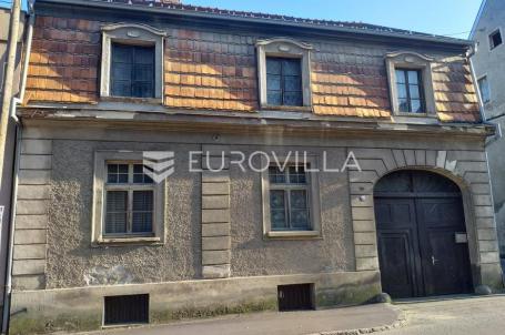 Samobor, kuća s velikim zemljištem i gospodarskim objektima na parceli 1578 m²