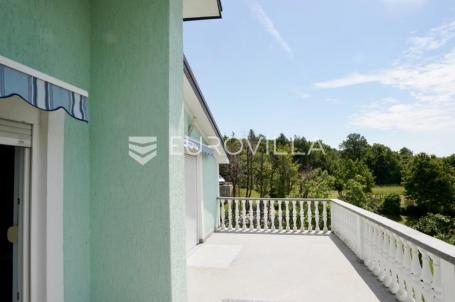 Saršoni, etaža obiteljske kuće stambene površine od 109 m² s garažom