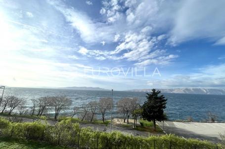 Senj, jedinstvena investicijska prilika 734 m², u prvom redu do mora