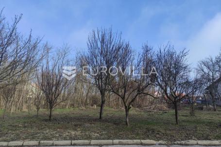 Vukovar, Mitnica/Vučedol, atraktivno građevinsko zemljište s pogledom na Dunav, 1847 m²