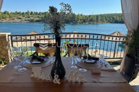 Zadar, Kruševo, vila s bazenom prvi red do mora, NAJAM