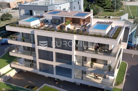 Pag, Povljana, penthouse s bazenom i pogledom na more, 140 m²