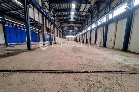 Gospić, proizvodna hala 3800 m², višenamjenska mogućnost
