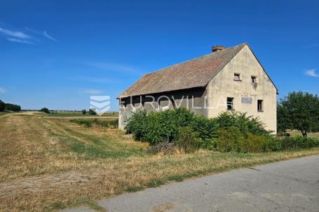 Branjina, stari mlin površine 900 m²