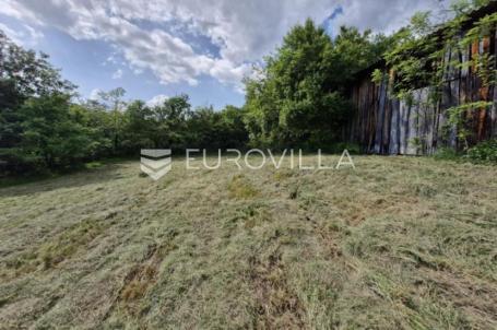 Buzet, Črnica, građevinsko i poljoprivredno zemljište 1393 m²