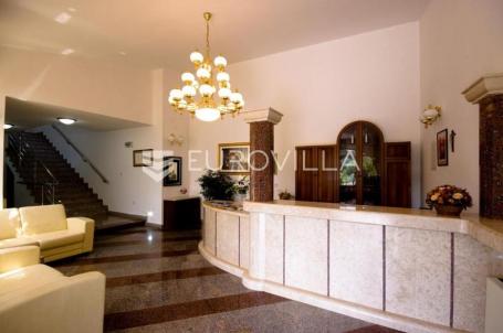Istra, Krnica, hotel s uhodanim poslovanjem 100 metara od plaže, INVESTCIJIA