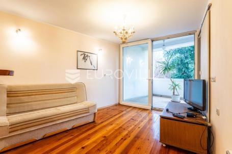 Vodice, dvosoban stan na 1. katu i poslovni prostor u prizemlju, 165,52 m²