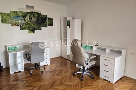 Istra, Pula, atraktivan poslovni prostor 70 m² u centru grada
