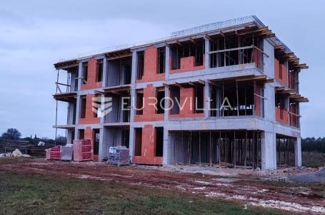 Pula, bliža okolica, moderni četverosobni stan na prvom katu s kuhinjom, 93.10 m², KREDIT MOGUĆ