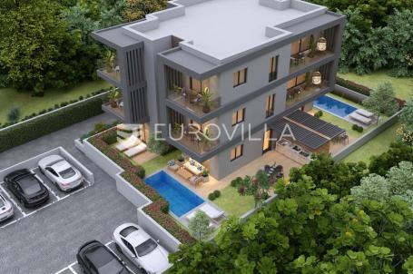 Istra, Premantura, luksuzni trosobni stanu u prizemlju s bazenom, 95 m², 500 od mora