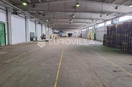 Karlovac, Ilovac, skladište 3300 m², odlična lokacija