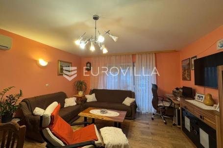 Kuševac, prostrana poslovno stambena katnica, 175 m²