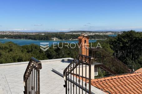 Premantura, prekrasan penthaus 185 m² s panoramskim pogledom